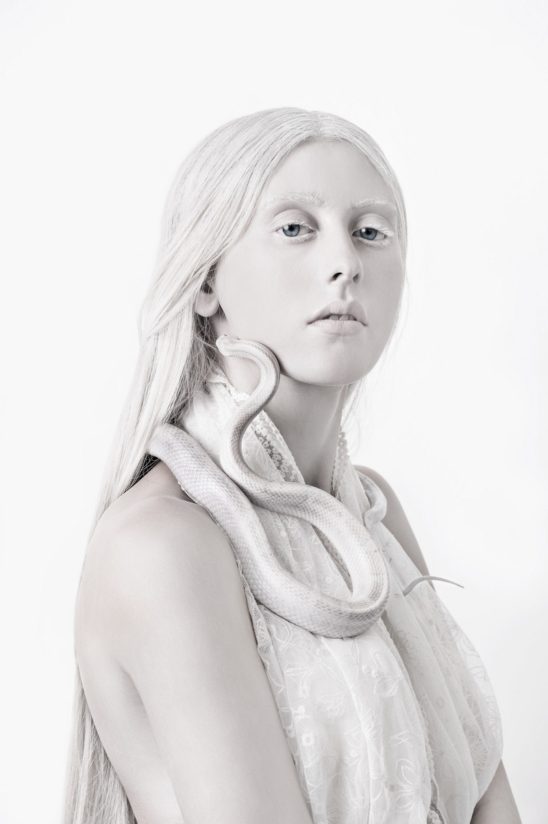 Female model photo shoot of Aleksandra Zegarowska