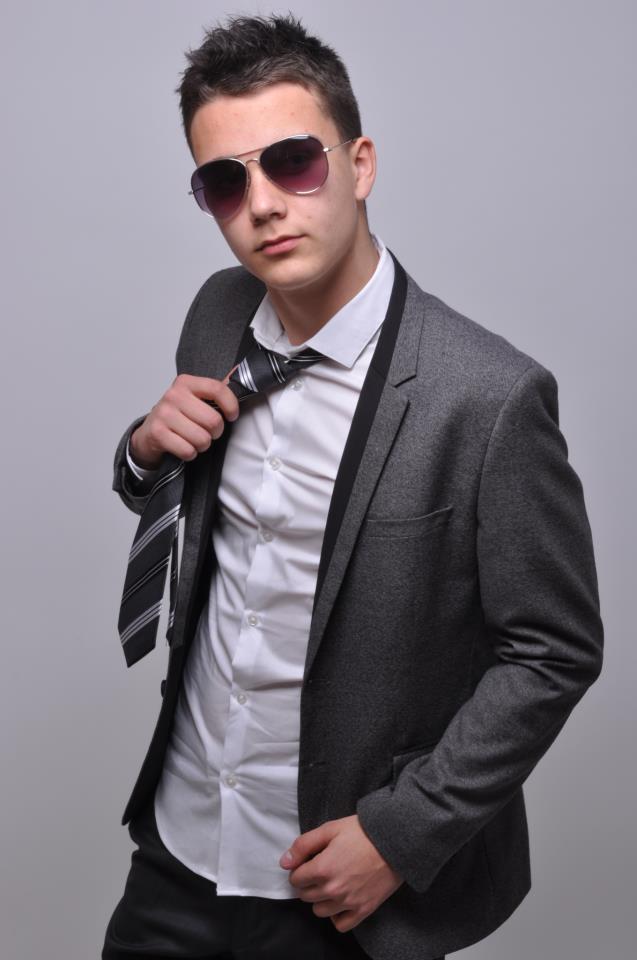 Male model photo shoot of Daniel Gyongyosi
