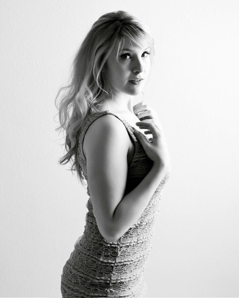 Female model photo shoot of Laura Eliza by BlackCat 