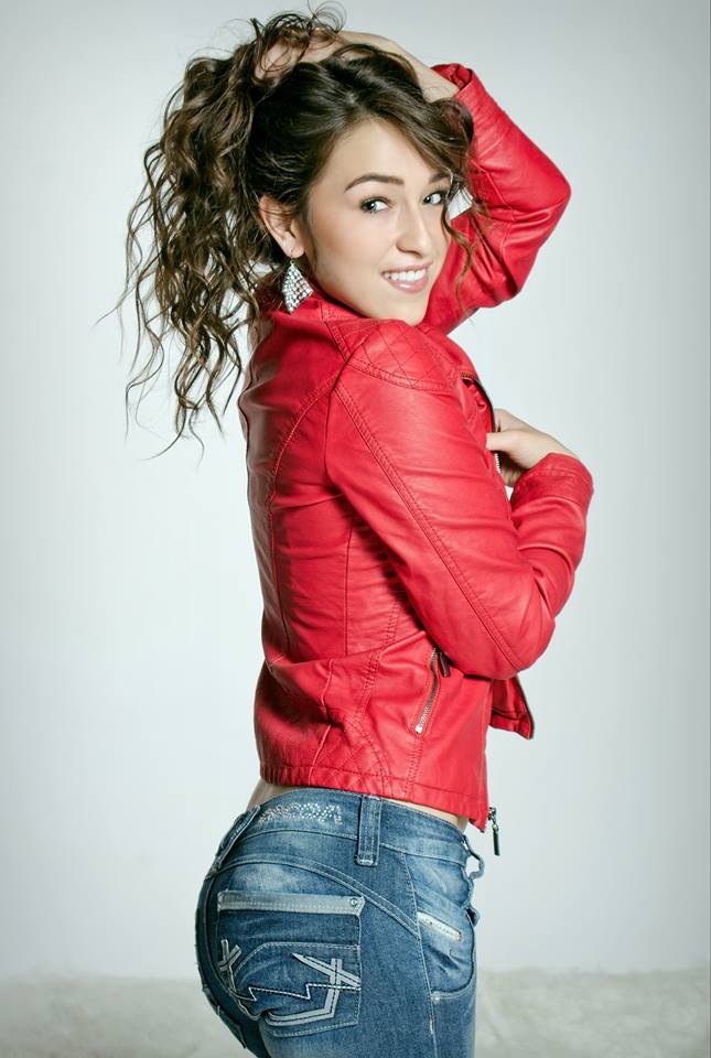Female model photo shoot of Jessica Marie Miranda
