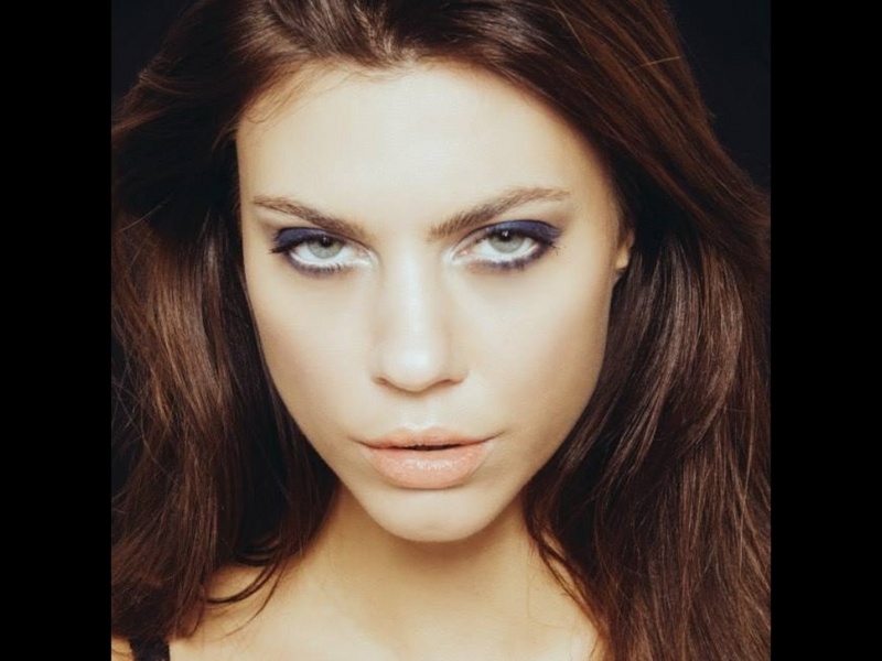 Female model photo shoot of Lyne Walke