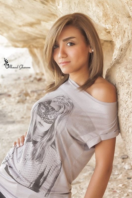 Female model photo shoot of Kholoud Ezz
