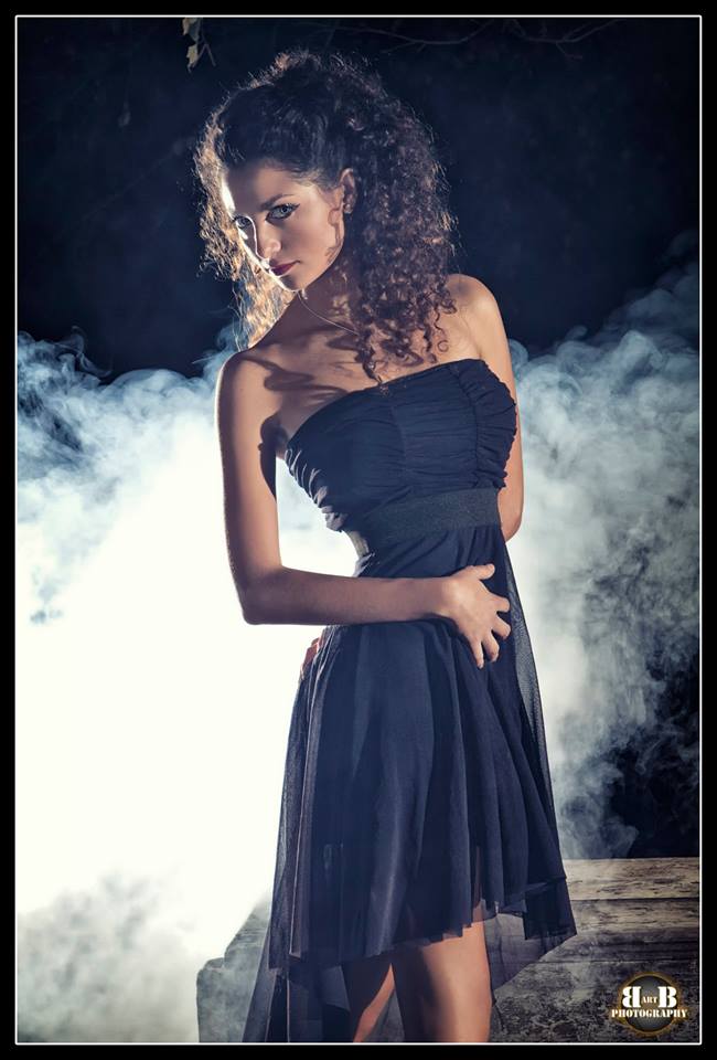 Female model photo shoot of Saretta91