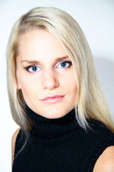 Female model photo shoot of FridaJonsson