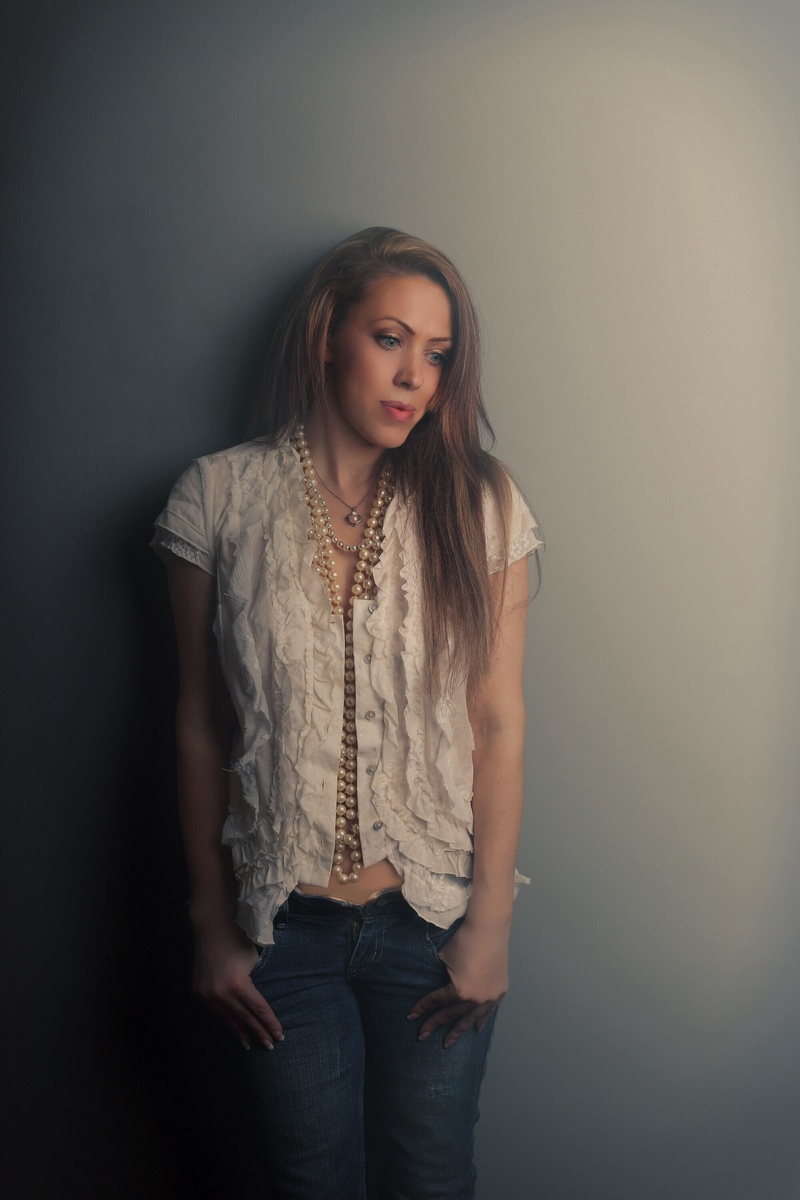 Female model photo shoot of Learne Forsyth in Studio