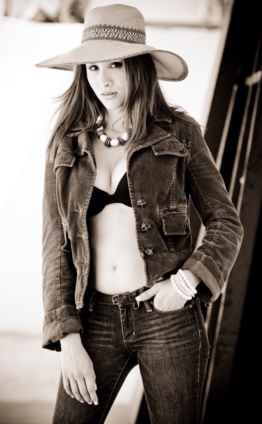 Female model photo shoot of Beatriz Rojo Ortiz in Tijuana, MX