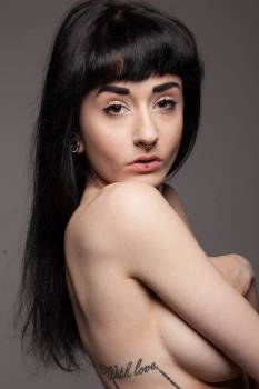 Female model photo shoot of Shayna Chalom 