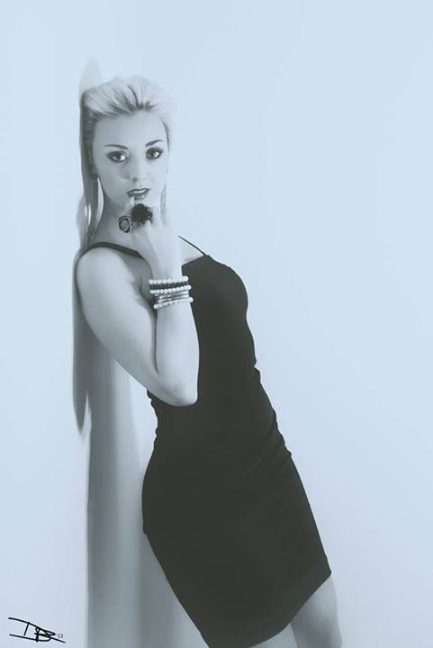 Female model photo shoot of Rachel Beadle by Infinity Arts by DF