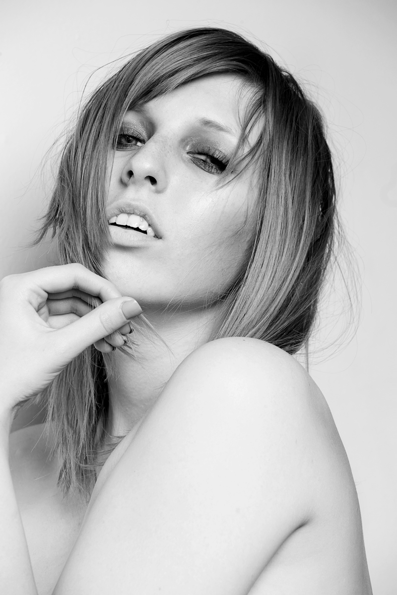Female model photo shoot of E e v a by Lumigraphics