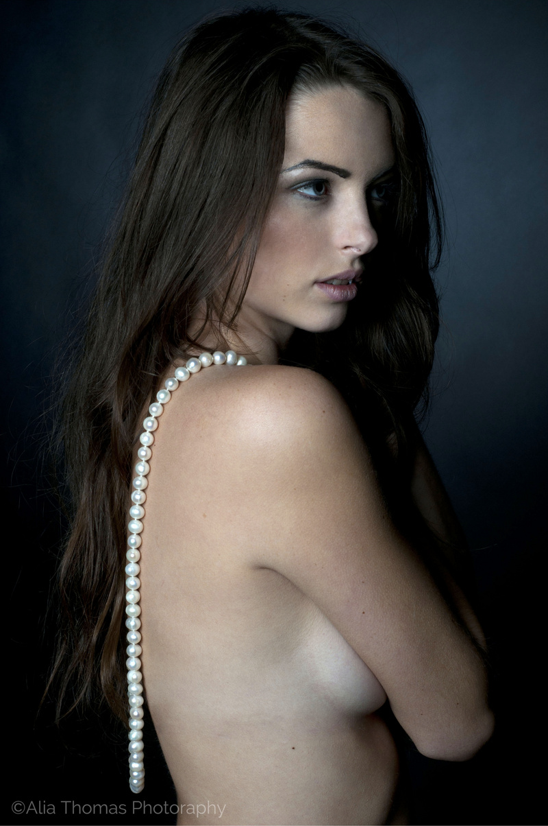 Female model photo shoot of Alia Thomas