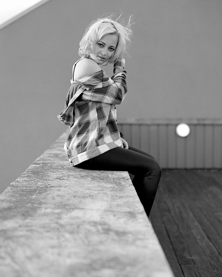 Female model photo shoot of Greici Rosa