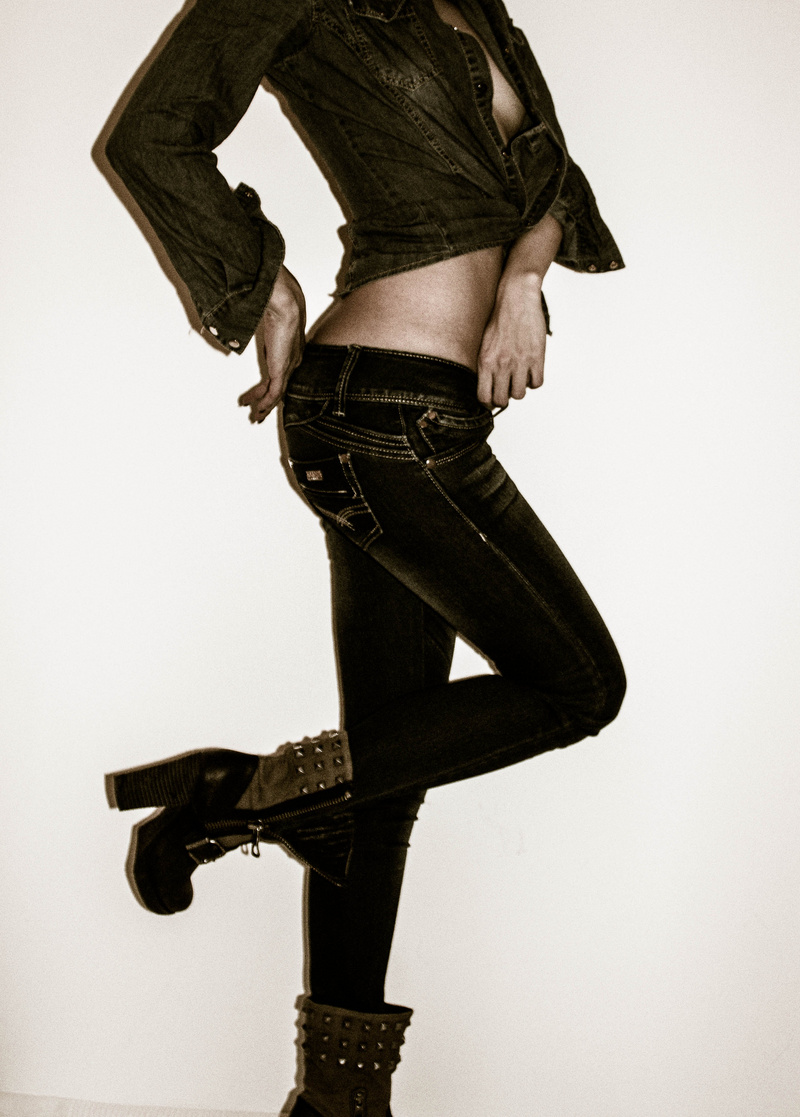 Female model photo shoot of Layla Ally