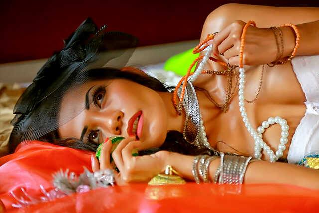 Female model photo shoot of Entin Eva Kartini
