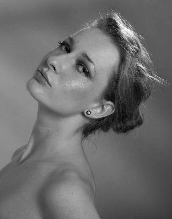 Female model photo shoot of Liv Glosik