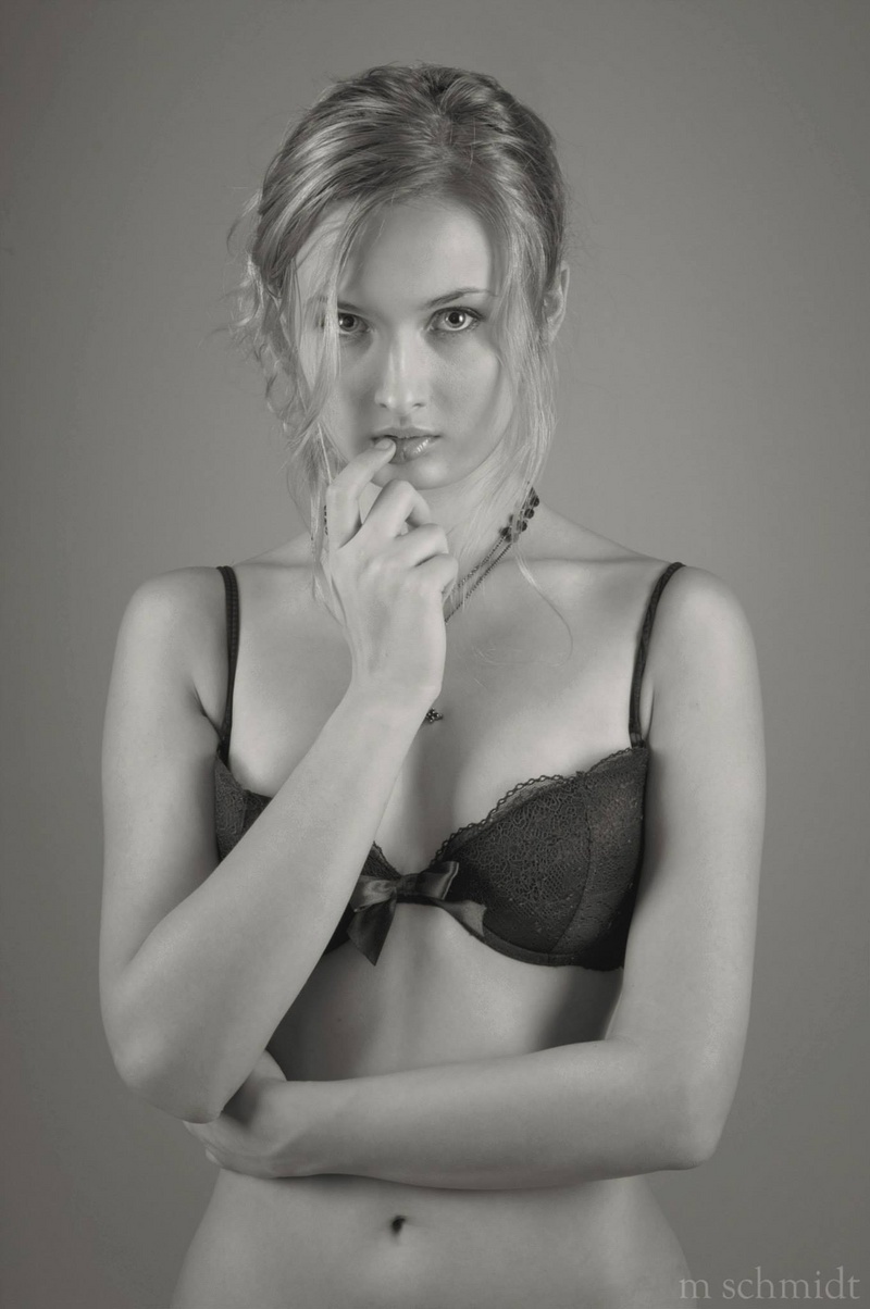 Female model photo shoot of Jessica L Shields by Matt Schmidt Photo