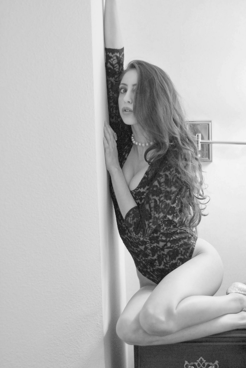 Female model photo shoot of Luanna Barros