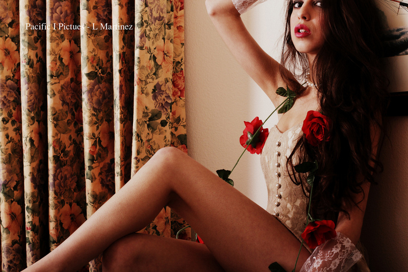 Female model photo shoot of Luanna Barros