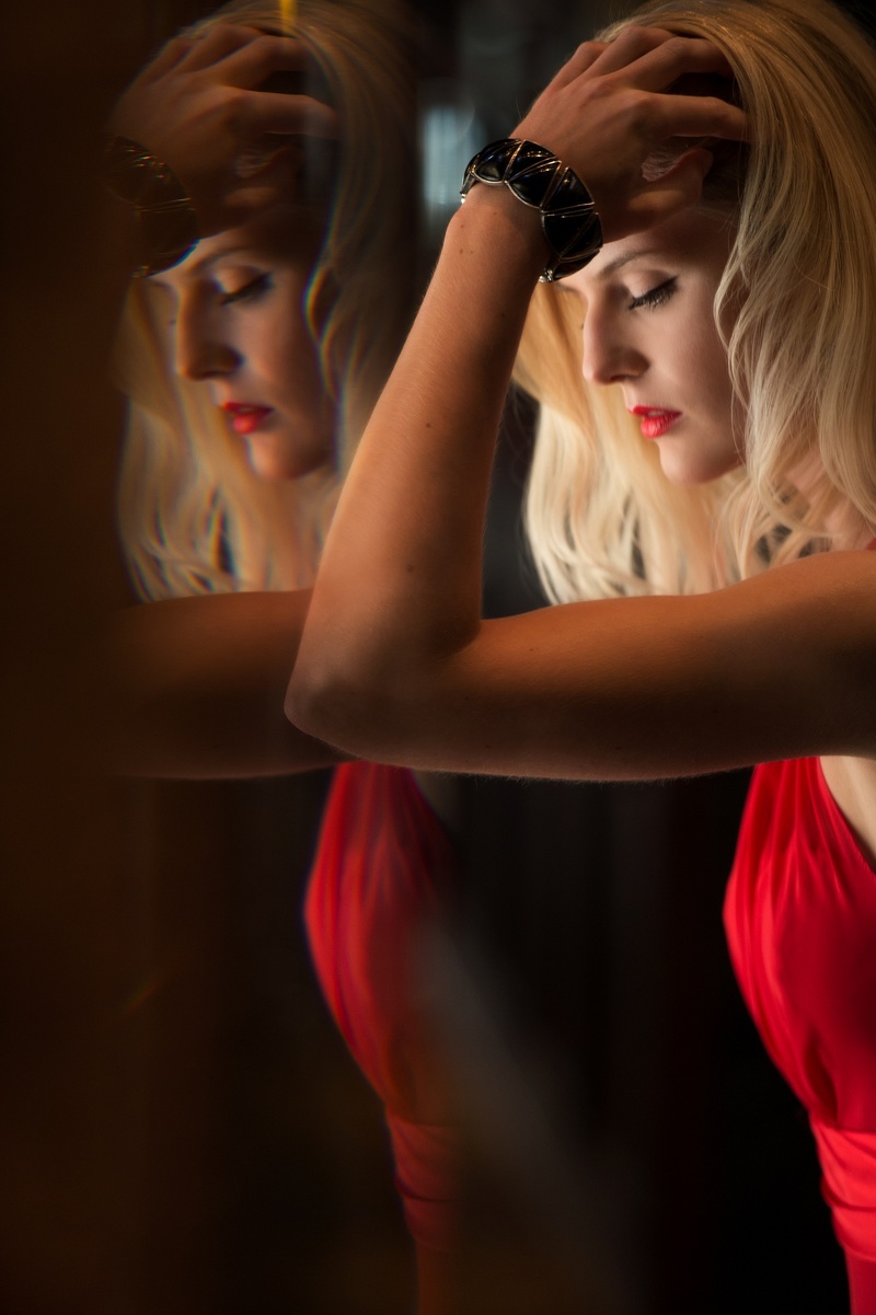 Female model photo shoot of Jane Blond