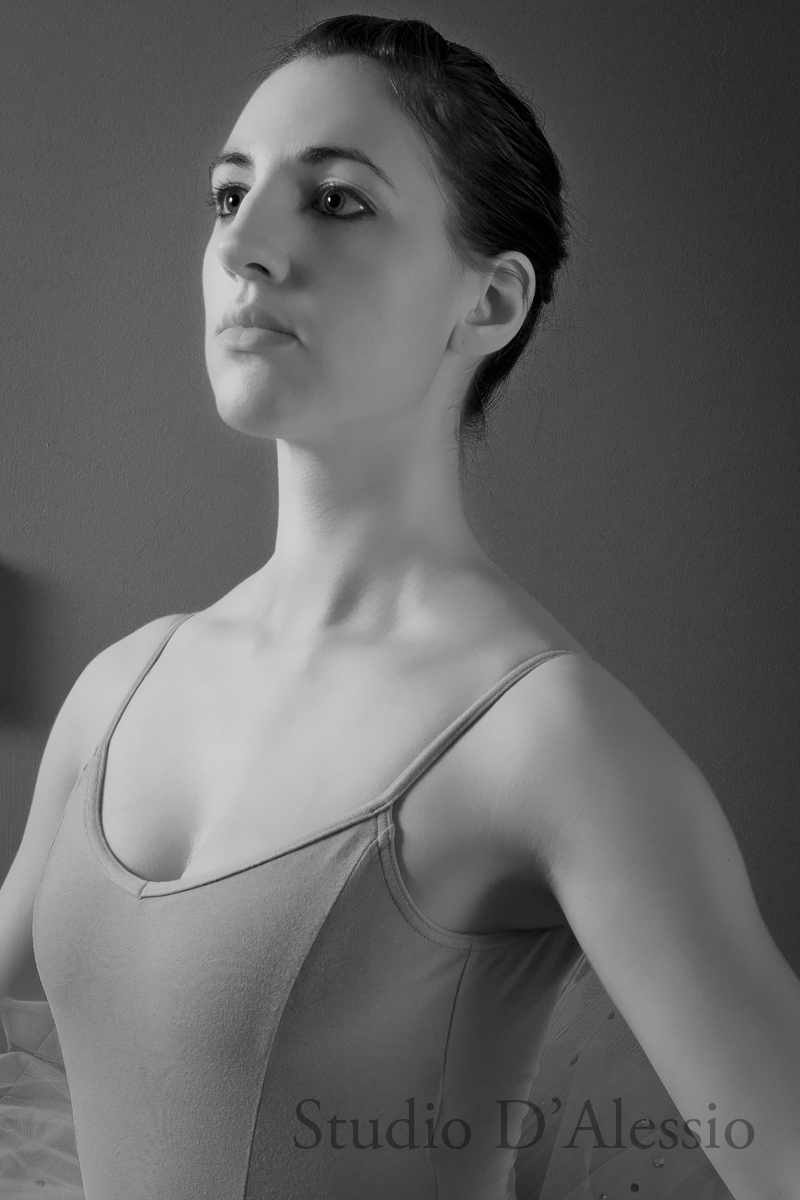 Female model photo shoot of Elizabeth Janna