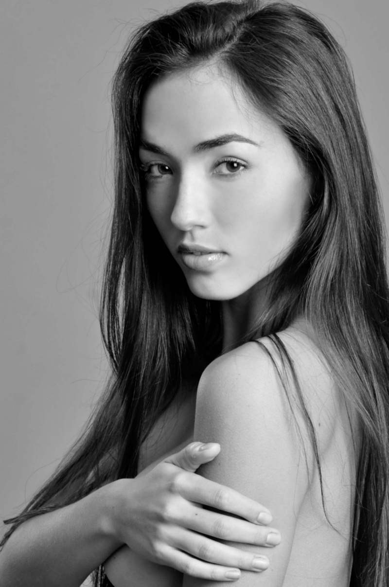 Female model photo shoot of Daniela Silva
