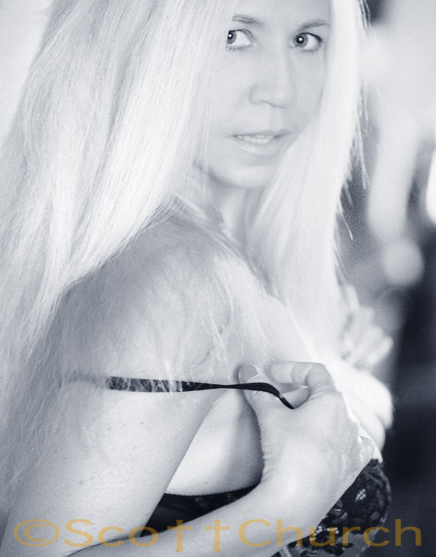 Female model photo shoot of AmandaFoxx by ScottChurch