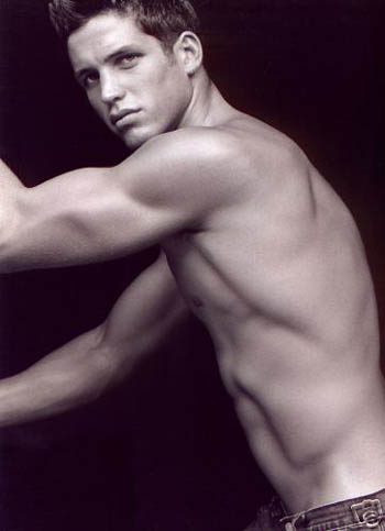 Male model photo shoot of Alberto Reed