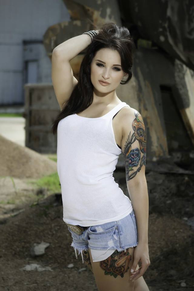 Female model photo shoot of Nikki Lea