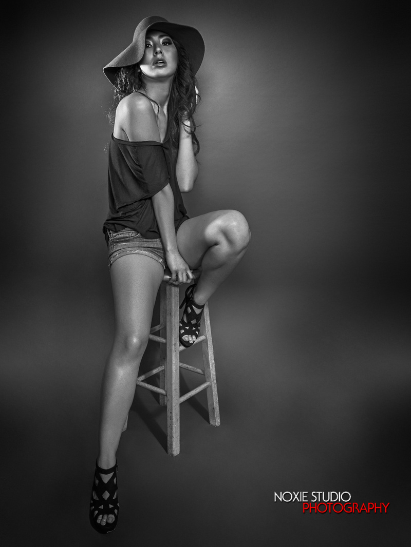 Female model photo shoot of Debbie Vu