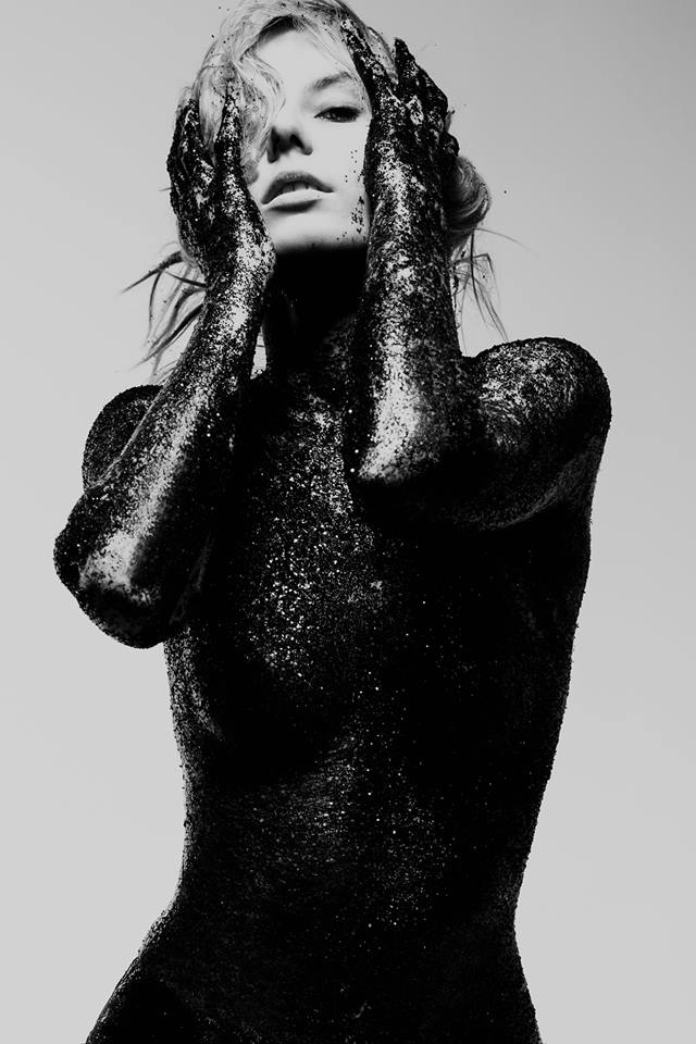 Female model photo shoot of Izzy Riker