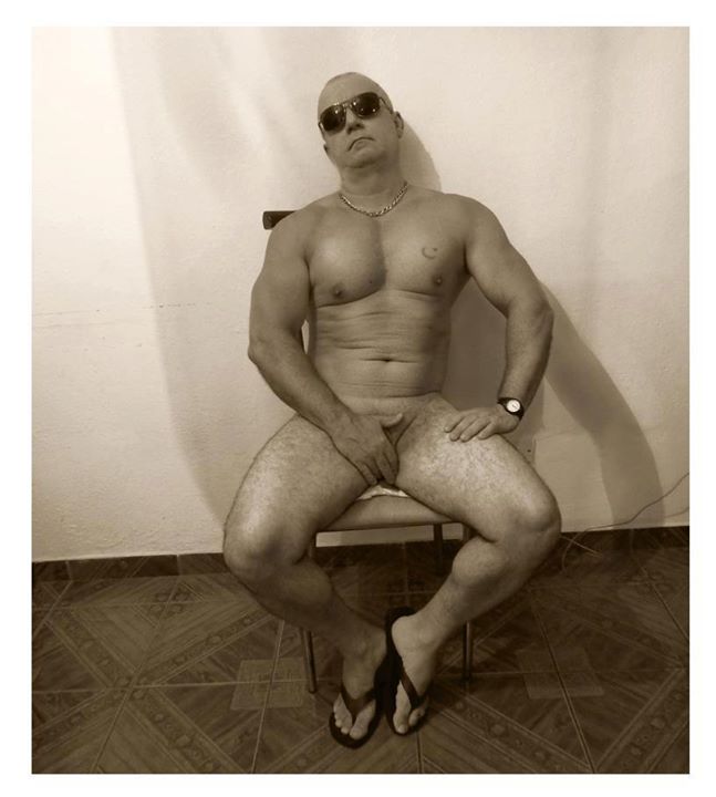 Male model photo shoot of Dinho Cunha