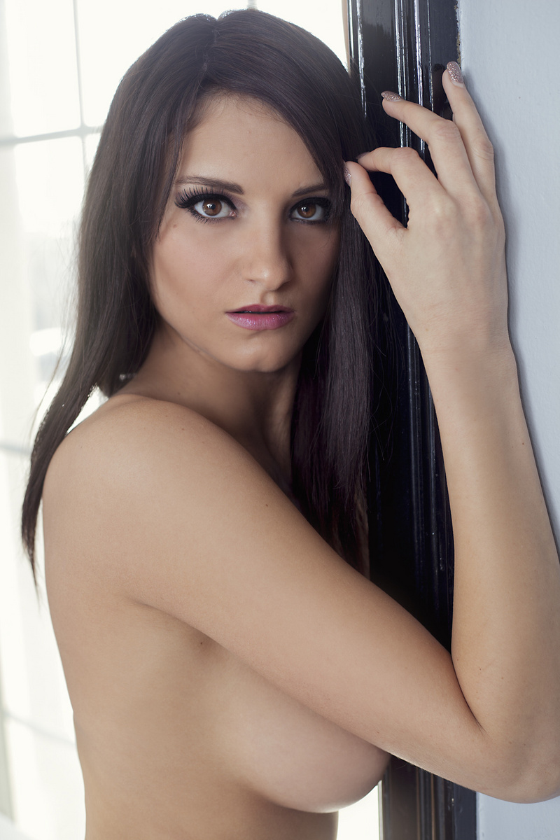 Female model photo shoot of Natasha Kirsten