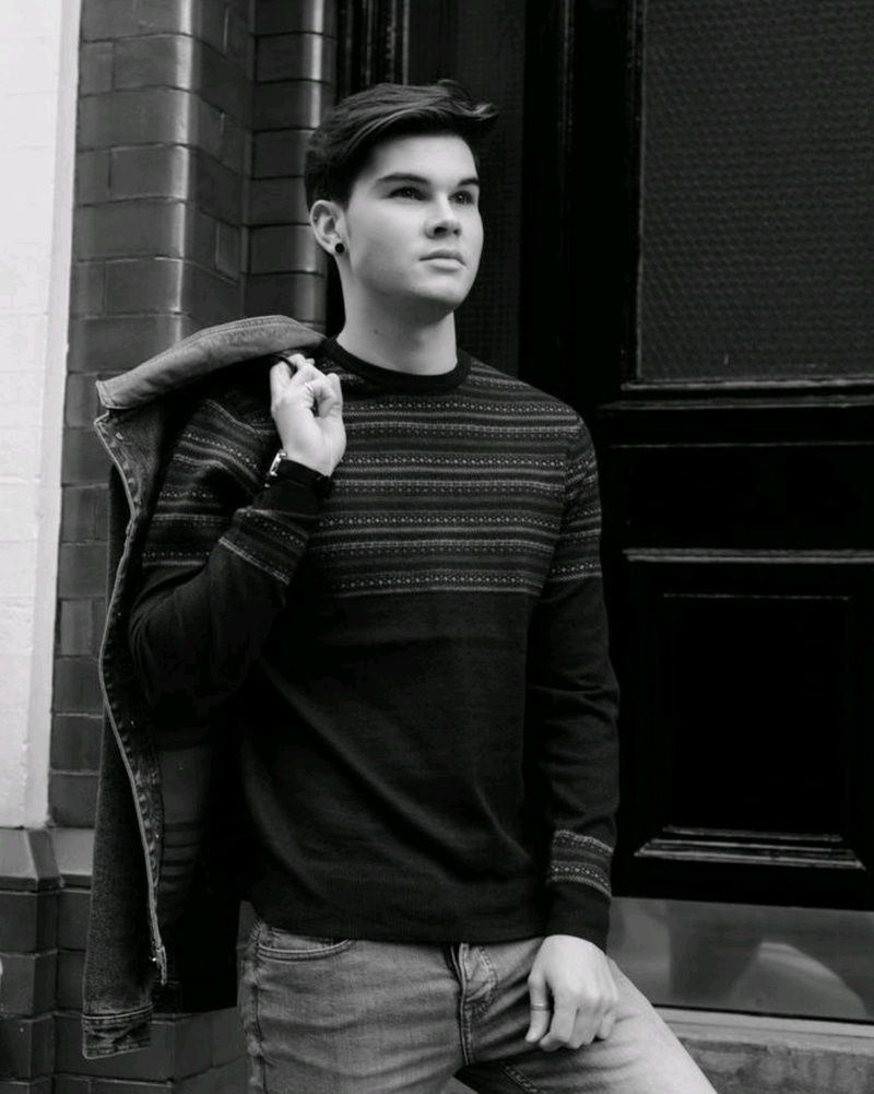 Male model photo shoot of Liam Dix in London