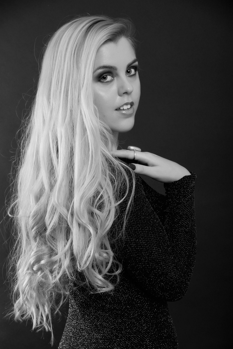 Female model photo shoot of Sophie Newman