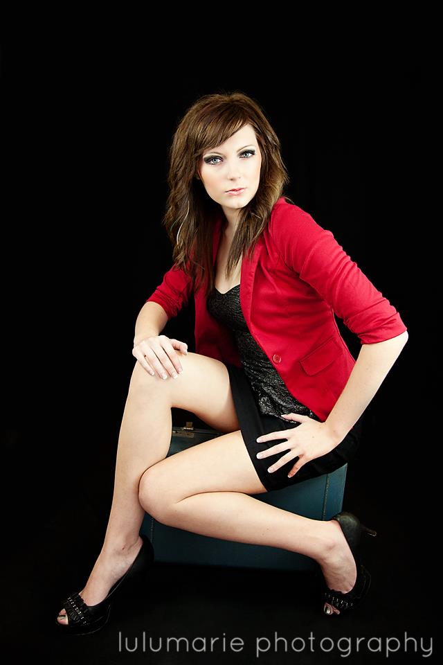 Female model photo shoot of Lindsey 