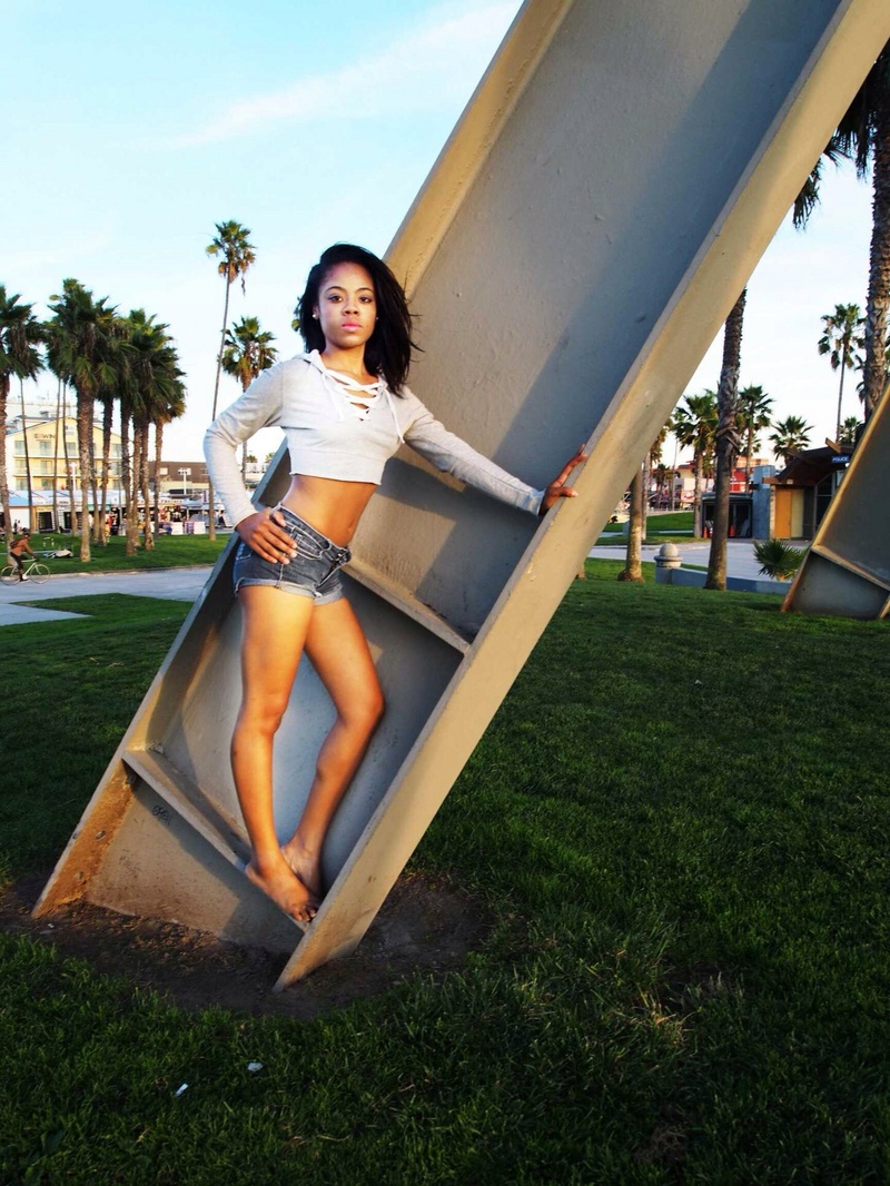 Female model photo shoot of Naja in Venice Beach