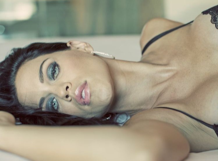 Female model photo shoot of Lara E