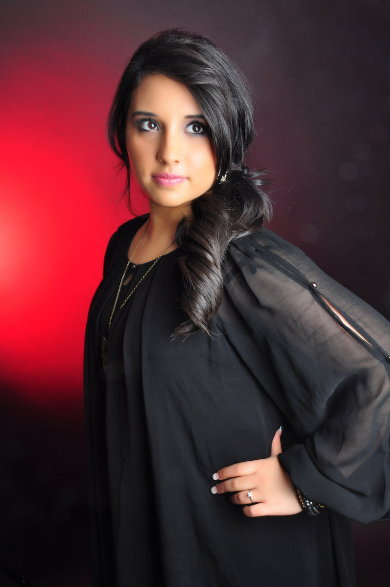 Female model photo shoot of Ash Khan 