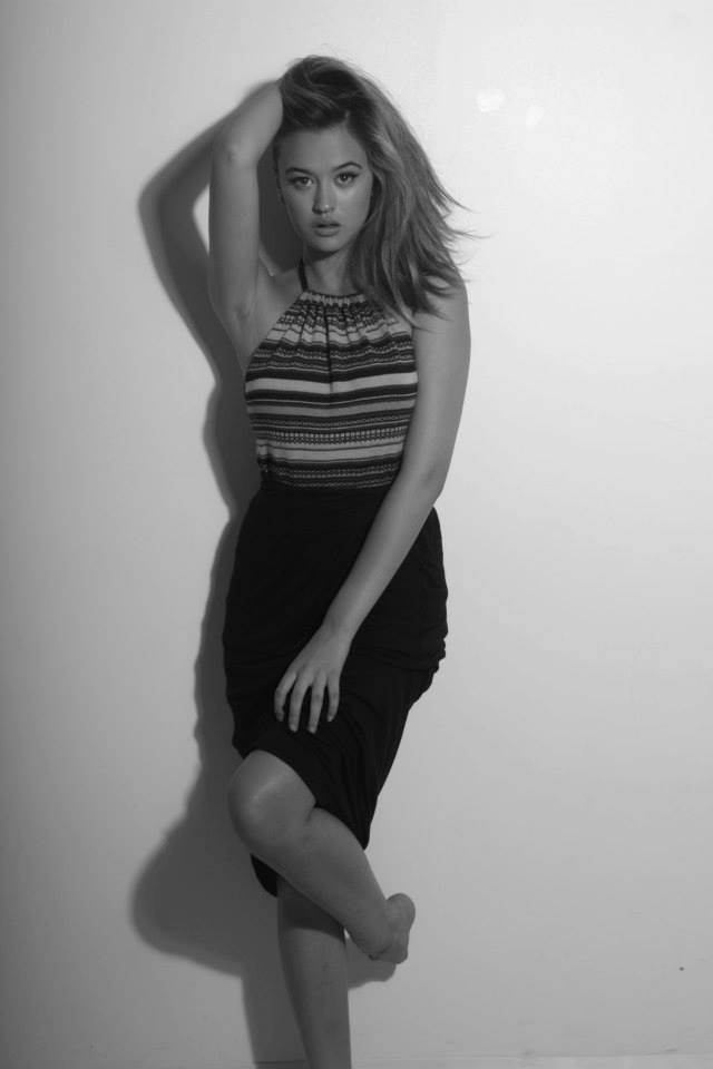 Female model photo shoot of Darlene Ricabo