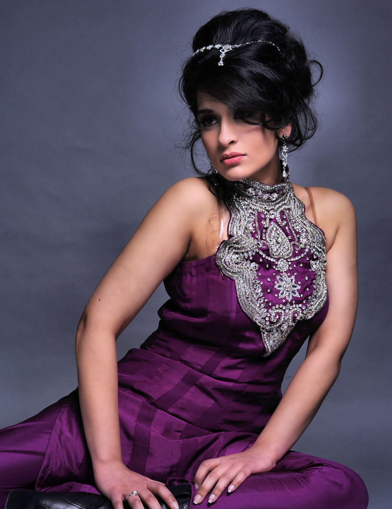 Female model photo shoot of Naveena kb