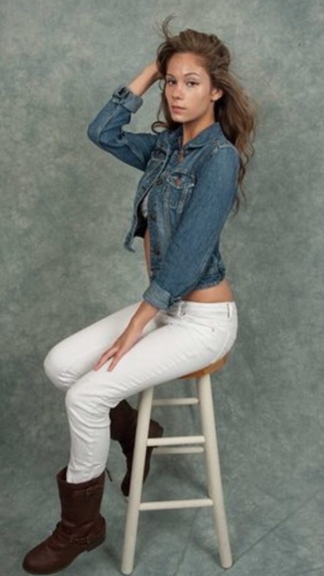Female model photo shoot of Hayley nevess 