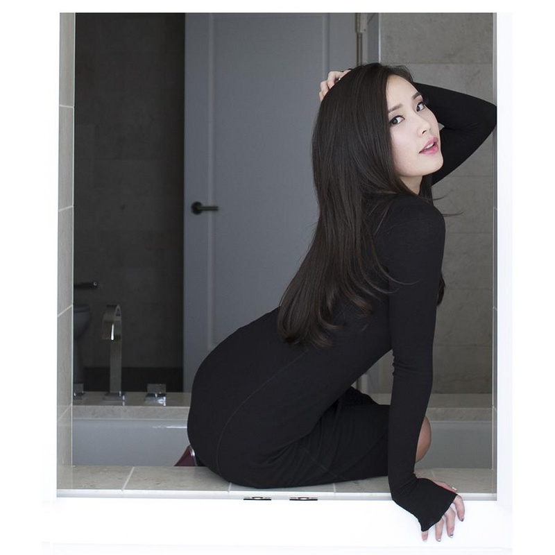Female model photo shoot of Eriko Katayama