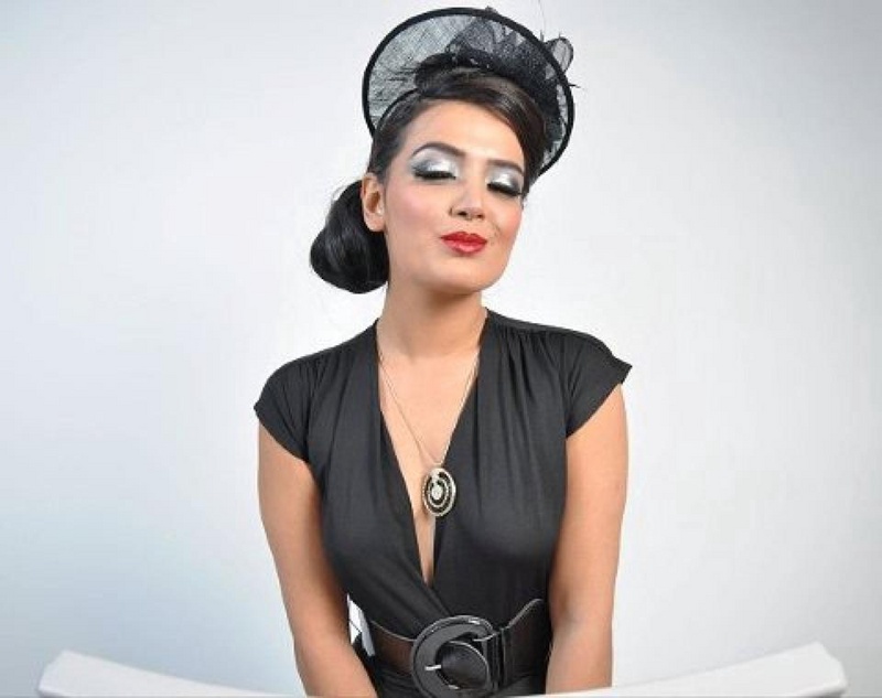 Female model photo shoot of Seema Mahimi