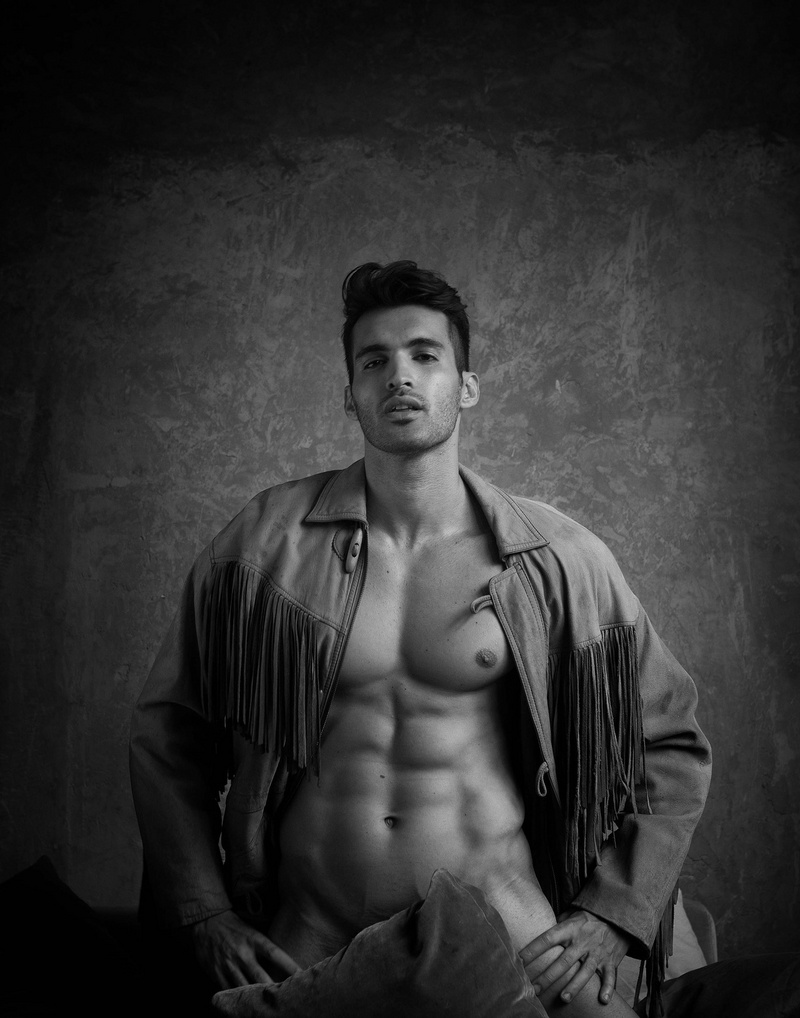 Male model photo shoot of Giuliano Correia