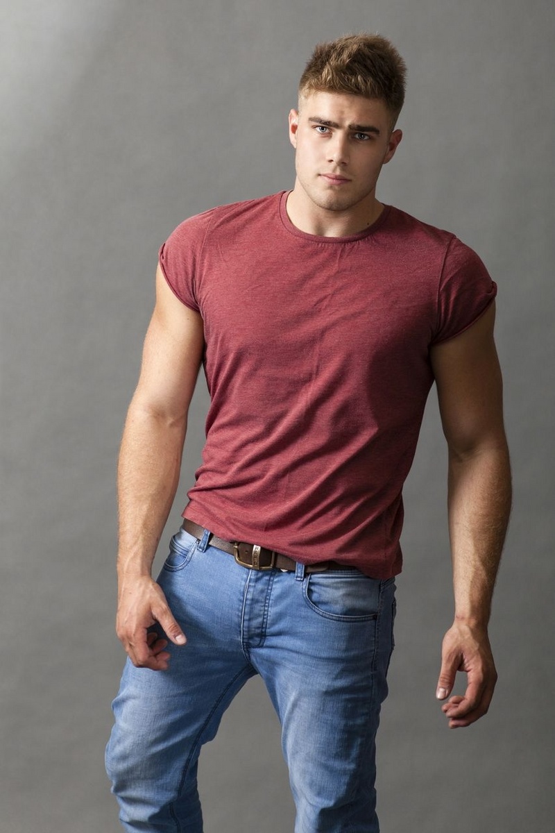Male model photo shoot of Danny Richardson