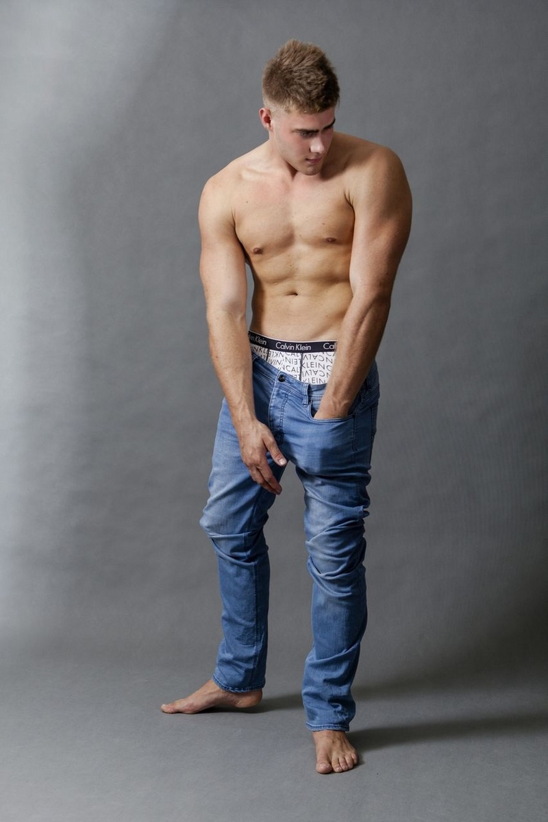 Male model photo shoot of Danny Richardson