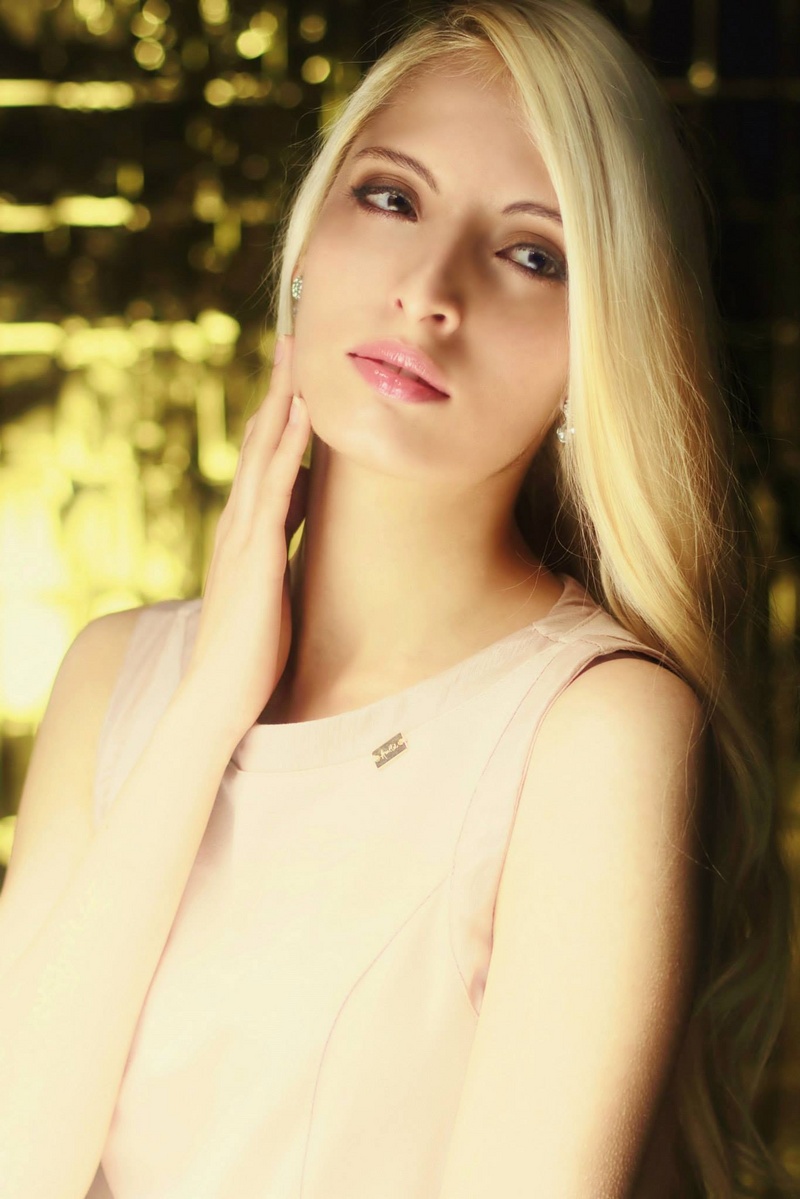 Female model photo shoot of Tiffany Crystel B