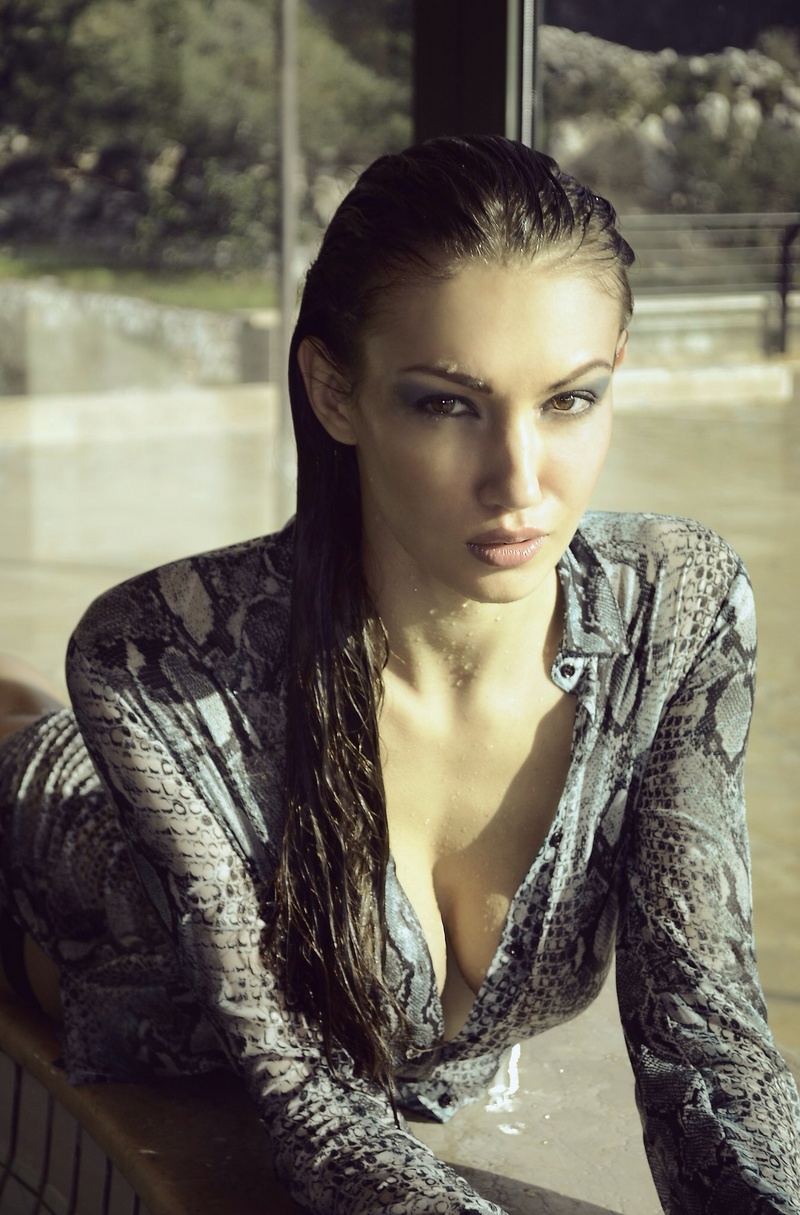 Female model photo shoot of DaTa