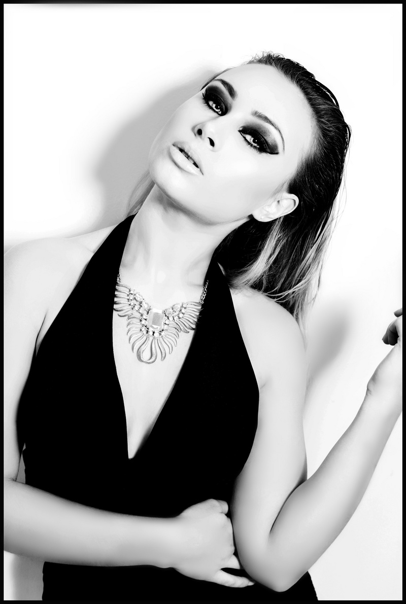 Female model photo shoot of Natalia Bella