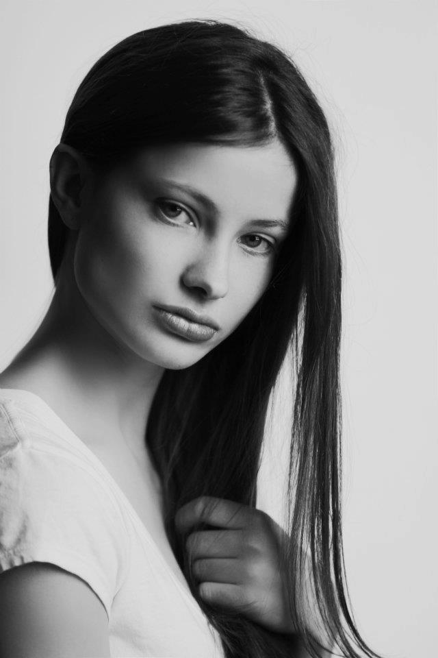 Female model photo shoot of Leah Hotte - Model