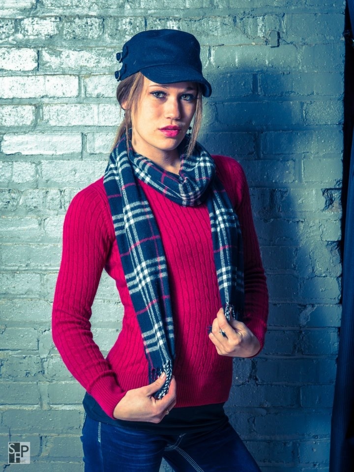 Female model photo shoot of Samantha Landon